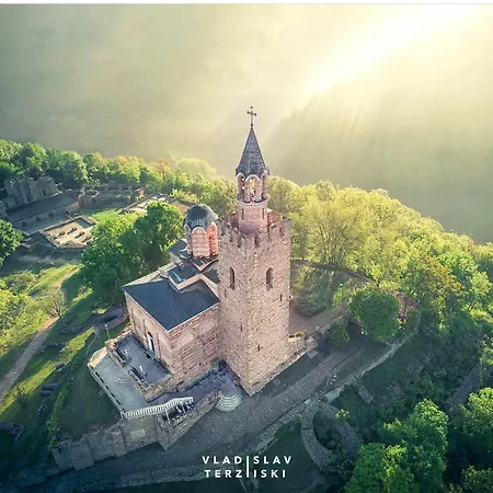 Tsarevets Boutique & מלון