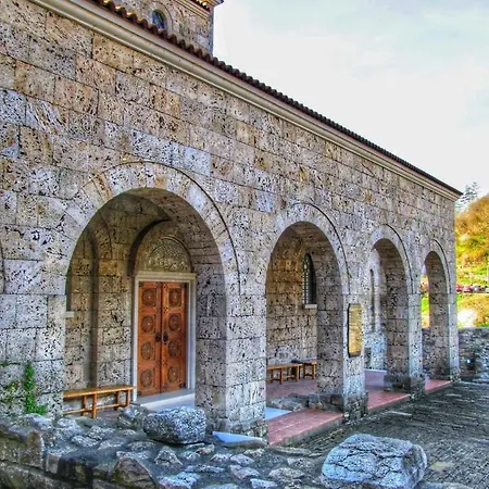 מלון Tsarevets Boutique & 4*