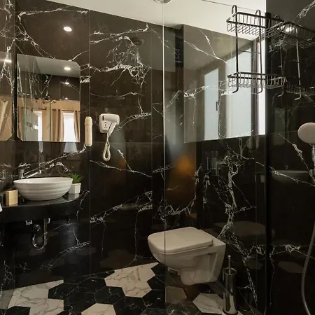 Tsarevets Boutique & וליקו טורנובו