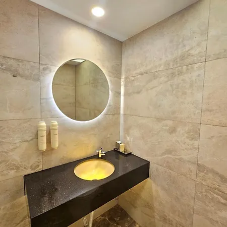 Tsarevets Boutique & מלון 4*